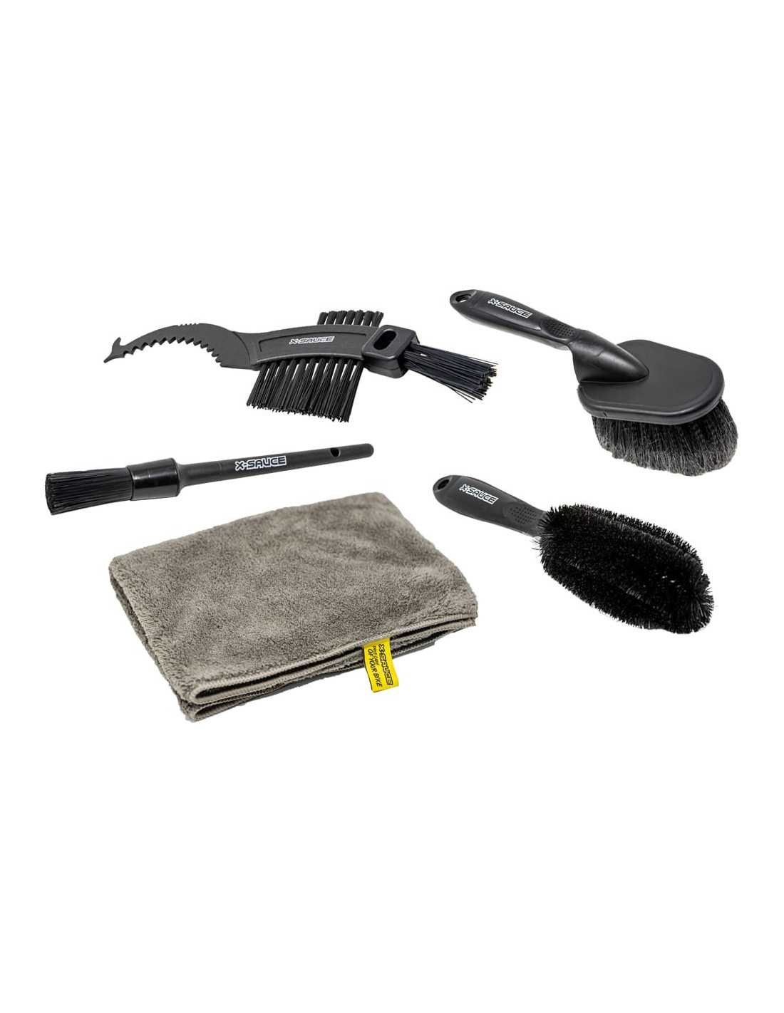 X-SAUCE SET DE CEPILLOS DE LIMPIEZA  BOLSA NEGRA + 4 CEPILLO