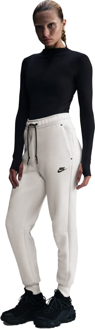 PALE IVORY/BLACK