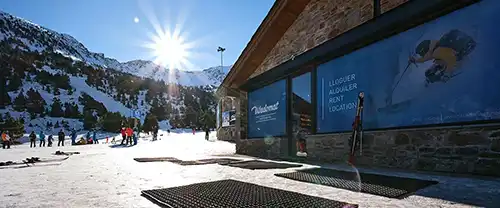 Ski, snowboard, and mountain ski rentals at Viladomat Arcal&iacute;s Planells in Andorra, Ordino Arcal&iacute;s ski resort, Grandvalira Resorts.